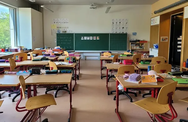 Logo education 0